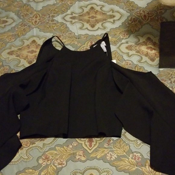 Super sexy ruffled sleeve top - Picture 3 of 5